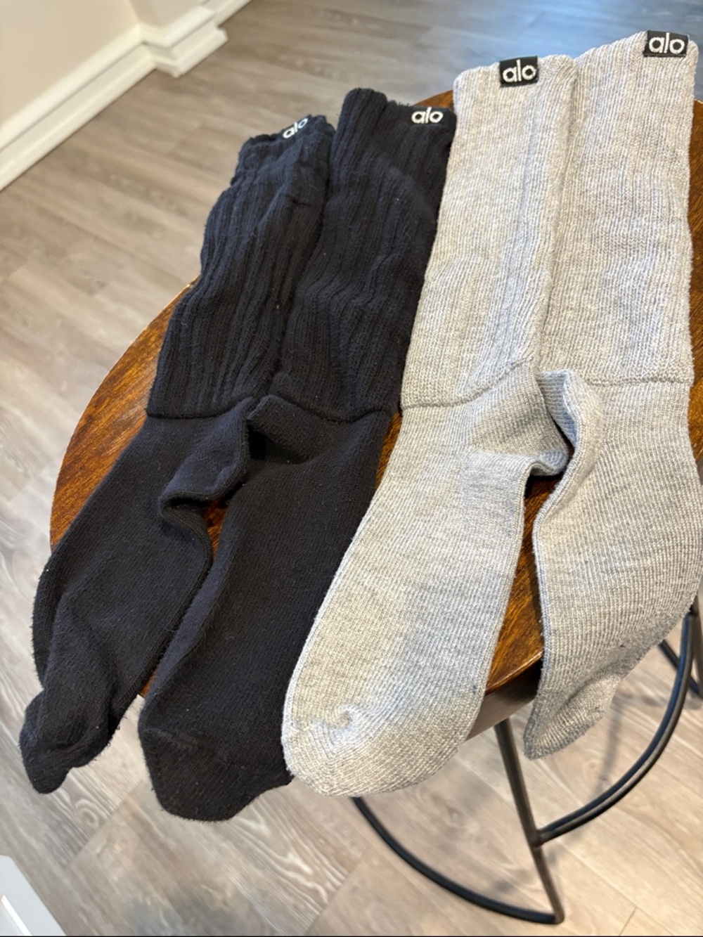 ALO Yoga Unisex Scrunch Socks in Black and Light Gray - Picture 3 of 10